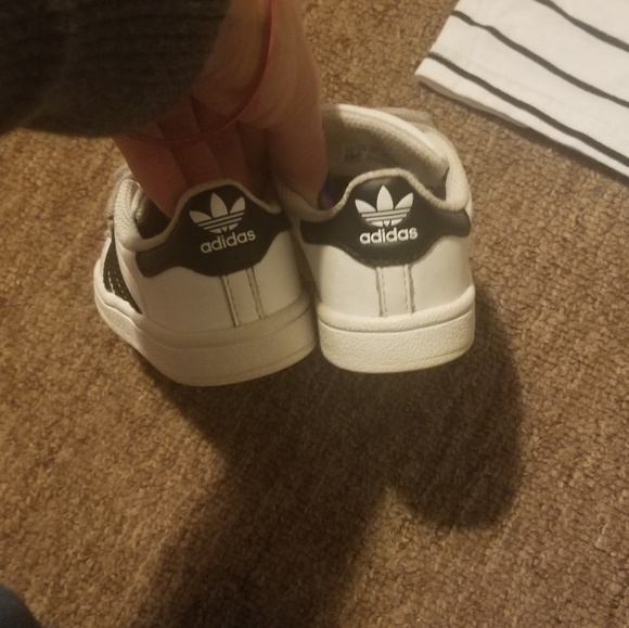 SOLD Boys toddler size 6 shell toe Adidas - Picture 4 of 4